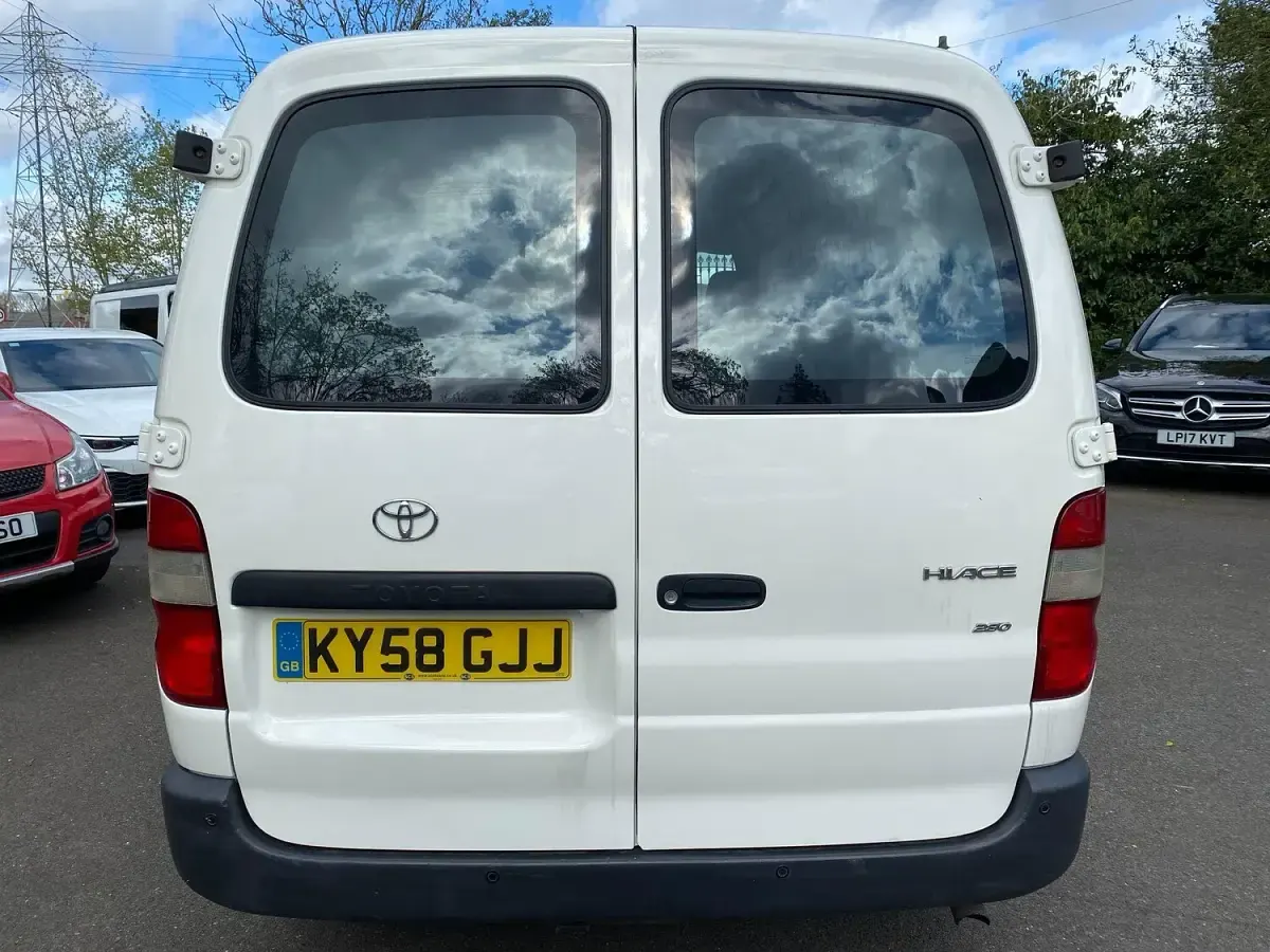 Used Toyota HiAce H1 109 HP (80 kW) 2008 White Van