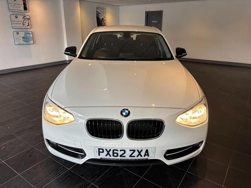 Used BMW 114 Sport Line 2012 White Hatchback
