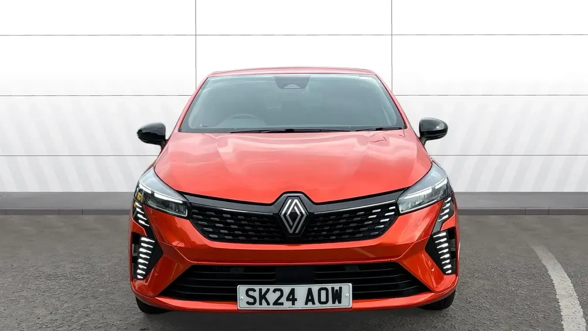 Used Renault Clio Techno 90 HP (66 kW) 2024 Orange Hatchback