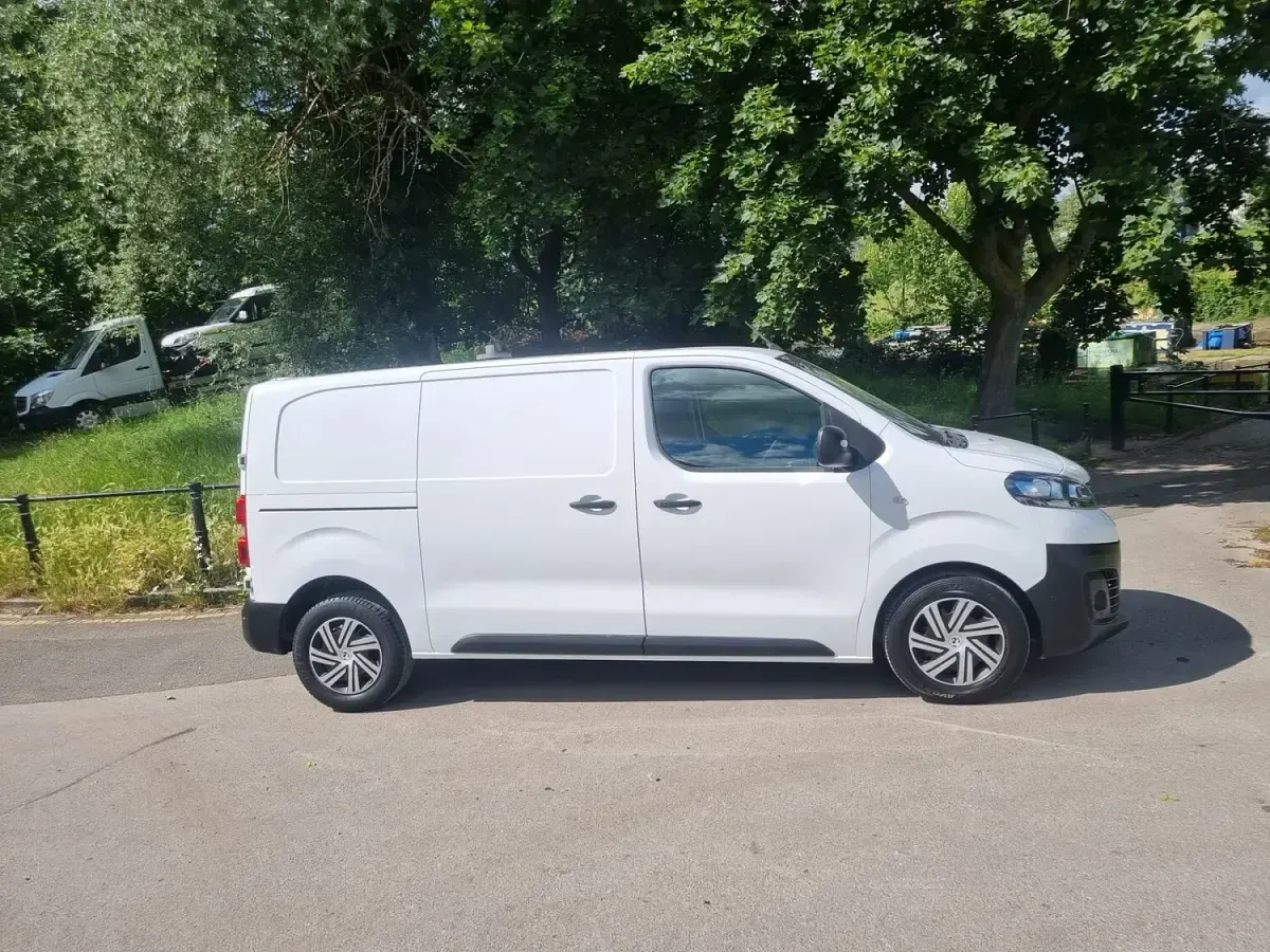 Used Vauxhall Vivaro Edition 100 HP (73 kW) 2019 White MPV