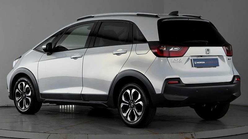 Used Honda Jazz Hybrid 109 HP (80 kW) 2021 Premium plus paint sunlight white Hatchback