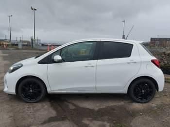 Used Toyota Yaris Design 99 HP (72 kW) 2017 White Hatchback
