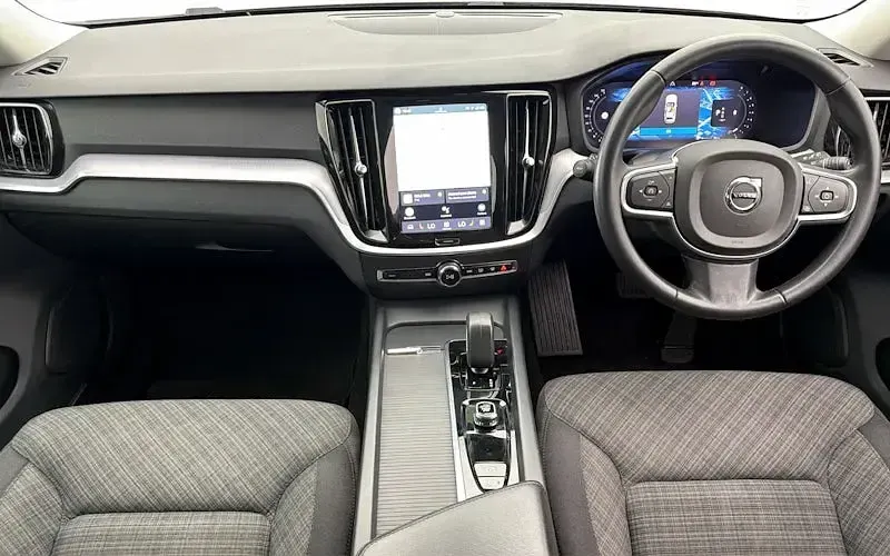 Used Volvo V60 Core 163 HP (119 kW) 2022 Black Estate