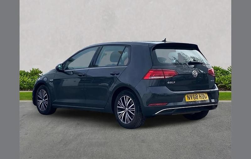 Used VW Golf VII SE 130 HP (95 kW) 2018 Grey Hatchback