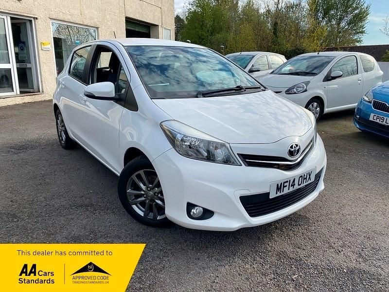 Begagnad Toyota Yaris Plus 99 HK (72 kW) 2014 Vit Halvkombi
