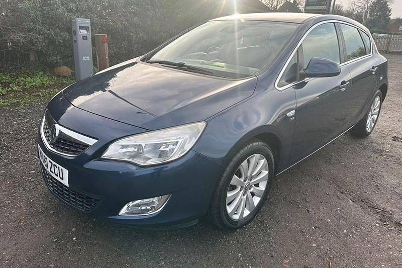 Blue Used 2011 Vauxhall Astra Hatchback | £1,995 (Good price) - Image 1/1