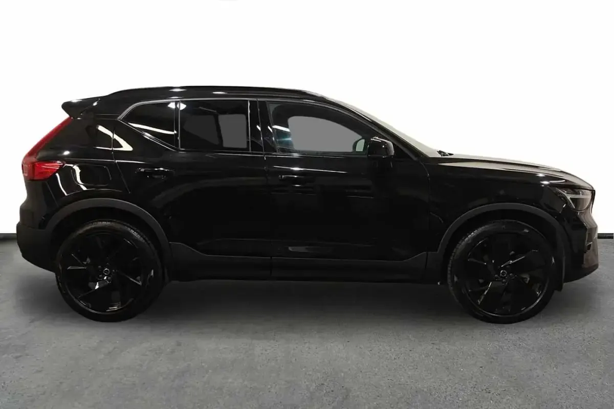 Used Volvo XC40 Plus 197 HP (144 kW) 2025 Black SUV