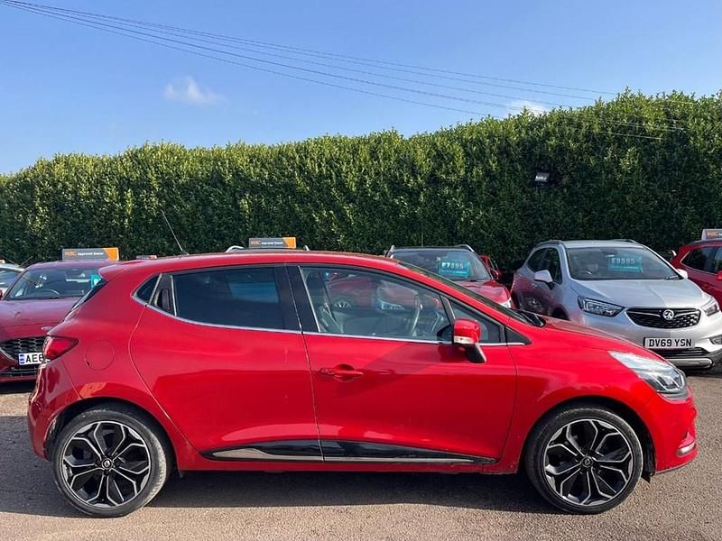 Used Renault Clio IV Iconic 2019 Red Hatchback