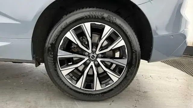 Used Volvo XC60 Plus 247 HP (181 kW) 2022 Grey SUV