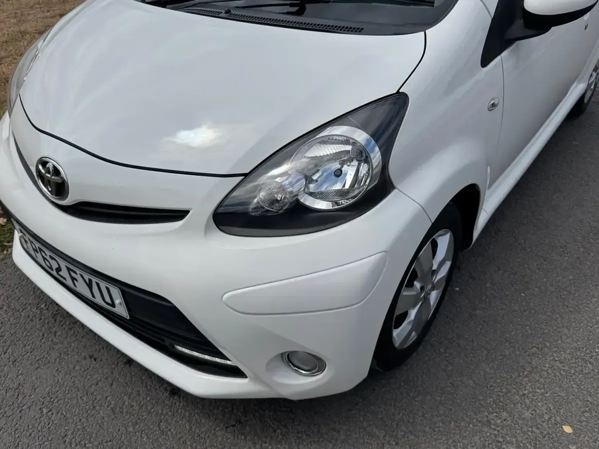 Used Toyota Aygo 68 HP (50 kW) 2012 White Hatchback