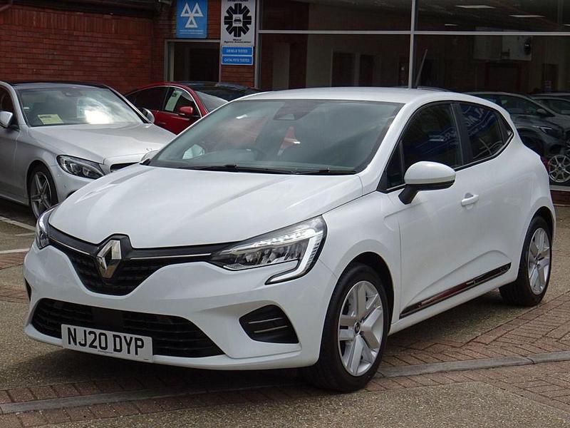 Used Renault Clio IV Play 100 HP (73 kW) 2019 White Hatchback
