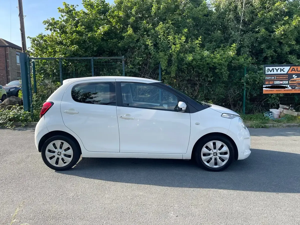 Used Citroën C1 Feel 82 HP (60 kW) 2016 White Hatchback