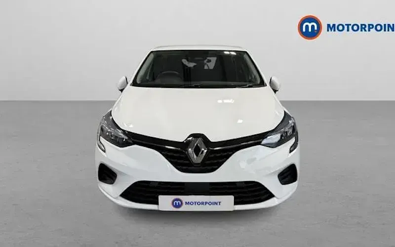 Used Renault Clio Iconic 140 HP (102 kW) 2022 White Hatchback
