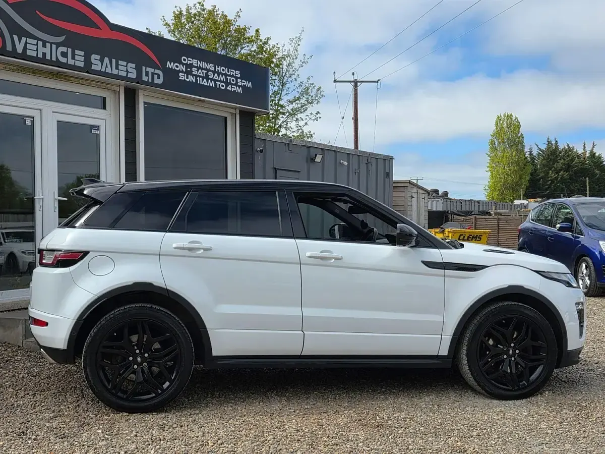 Used Land Rover Range Rover evoque HSE Dynamic 2015 White Estate