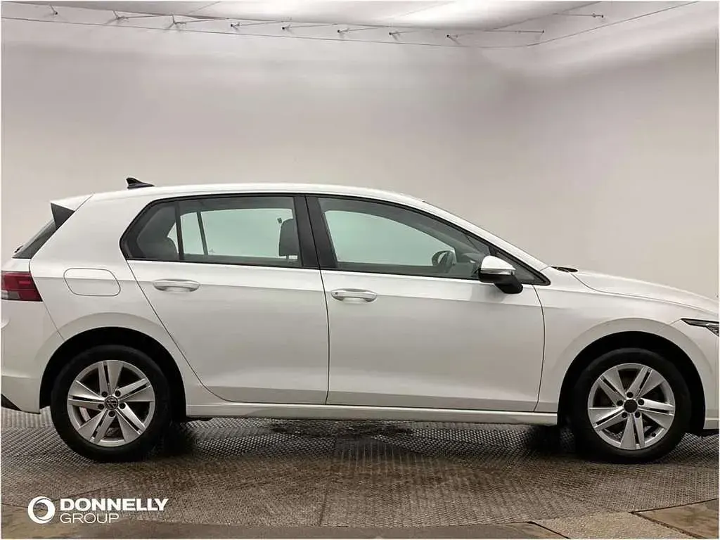 Used VW Golf VIII Life 108 HP (79 kW) 2022 White Hatchback