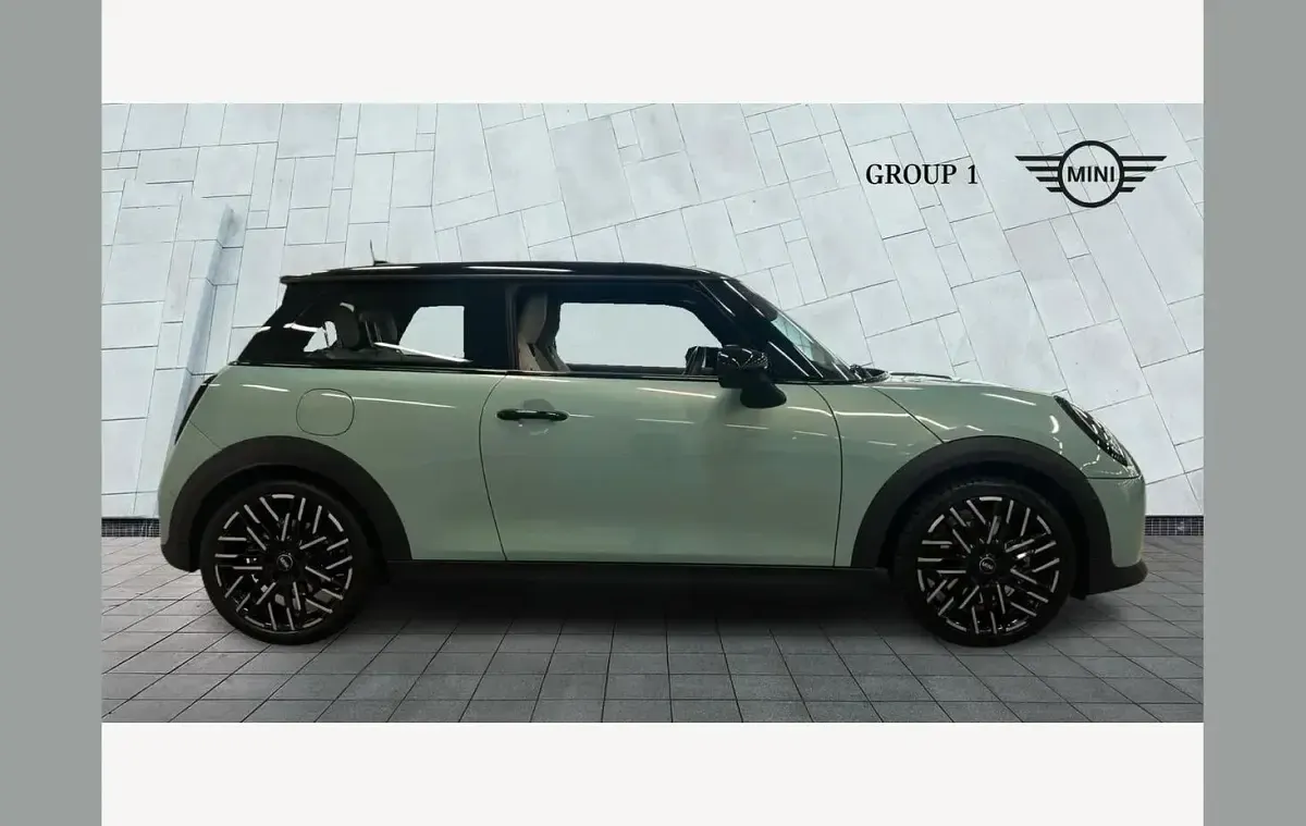 Used Mini Cooper Exclusive 200 HP (147 kW) 2024 Green Hatchback