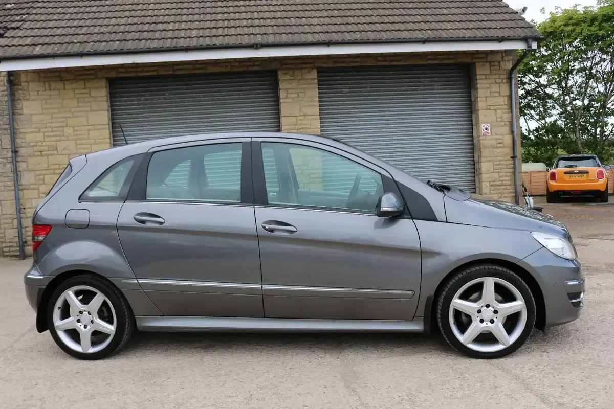 Used Mercedes B180 2010 Grey MPV