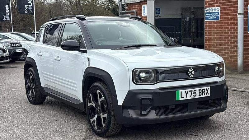 Used Renault R4 Komfort 110 kW (150 HP) 2025 Bicolour solid  glacier white with diamond black roof  Estate