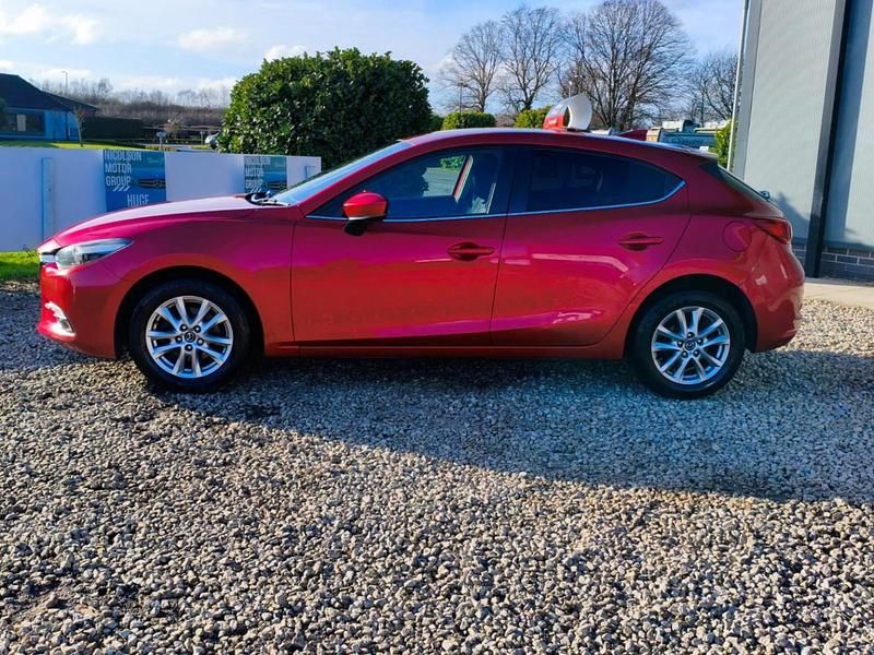 Used Mazda 3 120 HP (88 kW) 2017 Red Hatchback