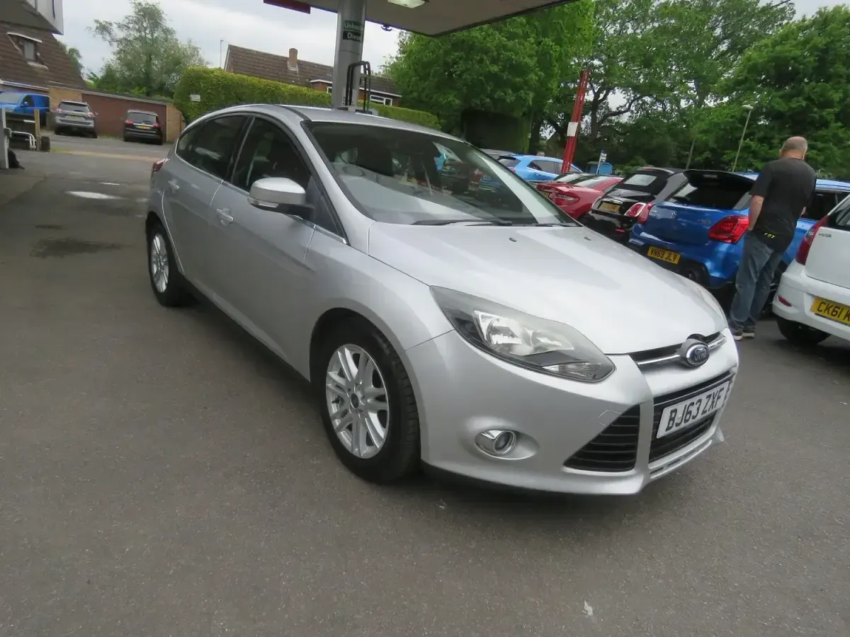 Used Ford Focus Titanium 115 HP (84 kW) 2013 Silver Hatchback