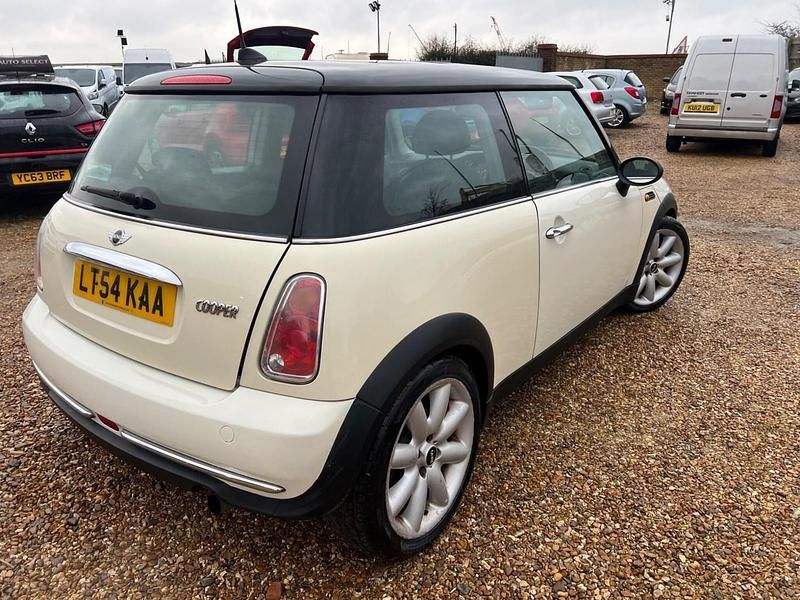 Used Mini Cooper Hatch 2004 White Hatchback