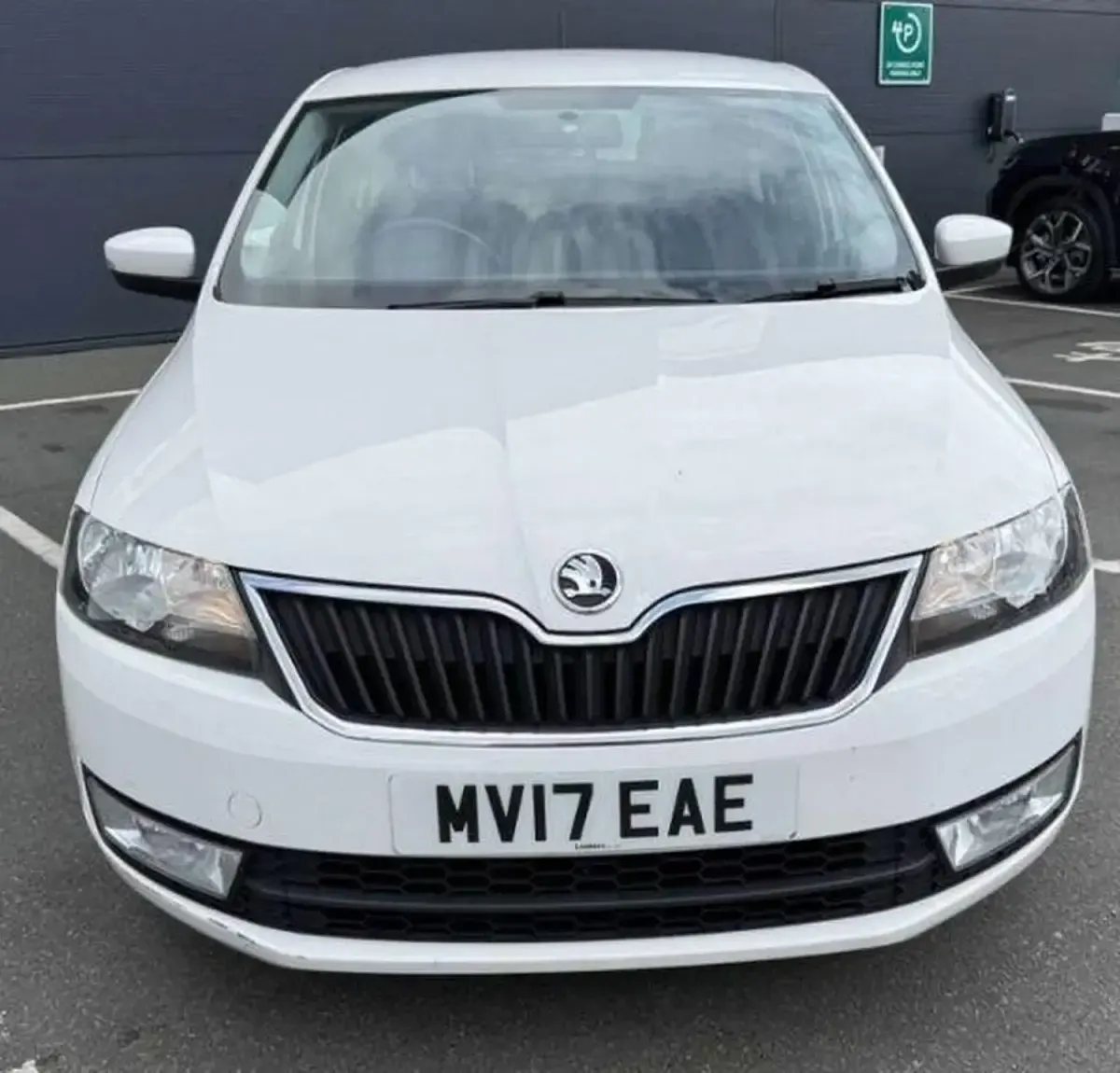 Used Skoda Rapid SE 2017 White Hatchback