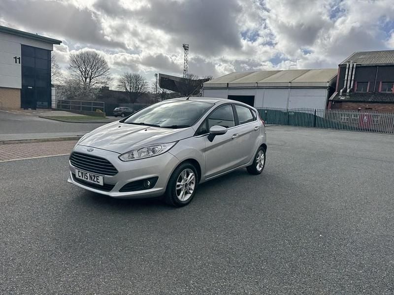 Used Ford Fiesta Zetec 75 HP (55 kW) 2015 Silver Hatchback