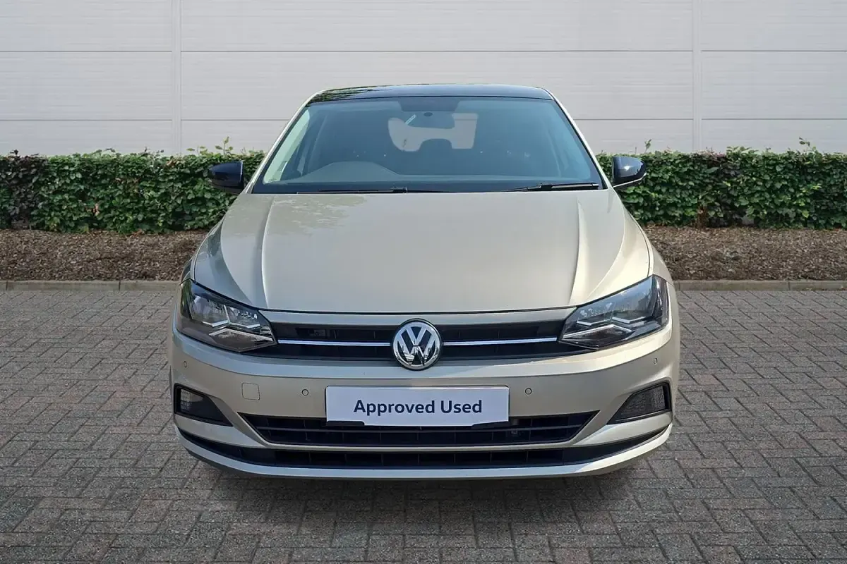 Used VW Polo SE 95 HP (69 kW) 2019 Silver Hatchback