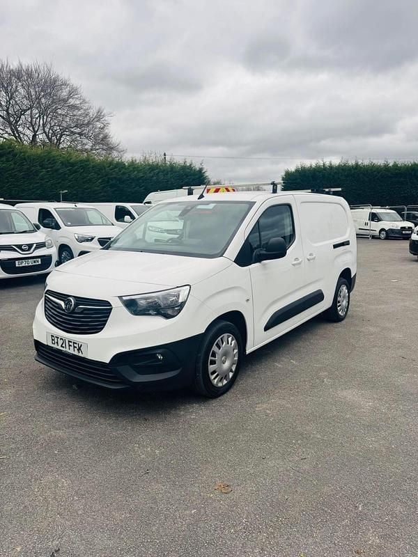 Used Vauxhall Combo Edition 130 HP (95 kW) 2021 White MPV