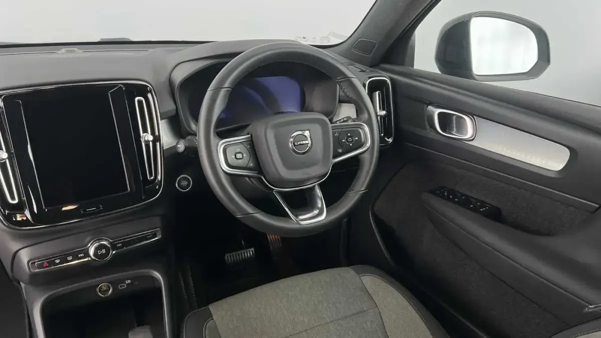 Used Volvo XC40 Core 161 HP (118 kW) 2023 SUV