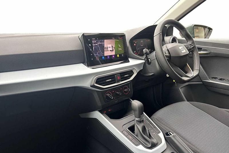 New Seat Arona SE Technology 2026 Mountain green with black roof SUV