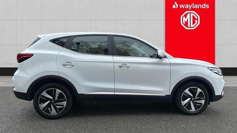 Used MG ZS SE 114 kW (156 HP) 2022 White SUV