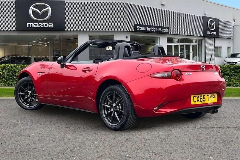 Used Mazda MX5 Inclusive 131 HP (96 kW) 2015 Red Cabriolet