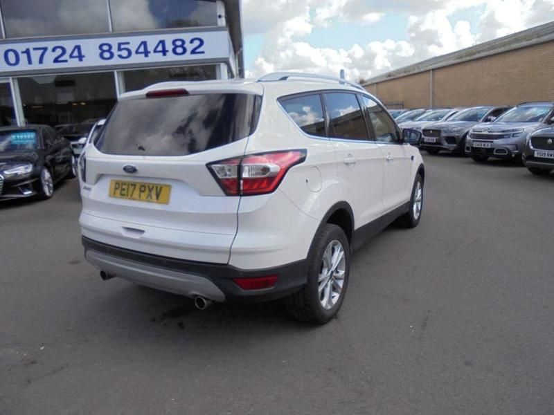 Used Ford Kuga Titanium 150 HP (110 kW) 2017 White SUV