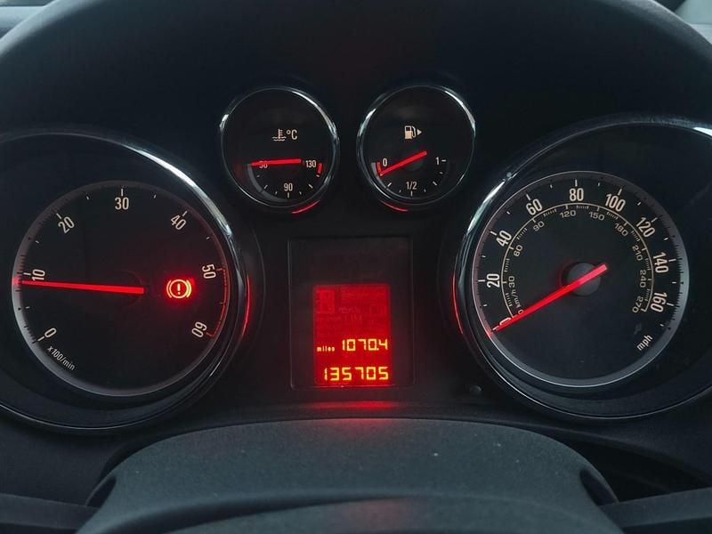 Used Vauxhall Astra 2013 White Hatchback