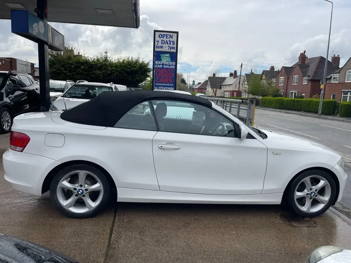 Begagnad BMW 118 Cabriolet Sport Line 2011 Vit Cab