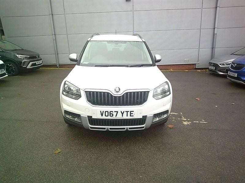 White Used 2017 Skoda Yeti SE Drive SUV | £13,795 (Fair price) - Image 1/4