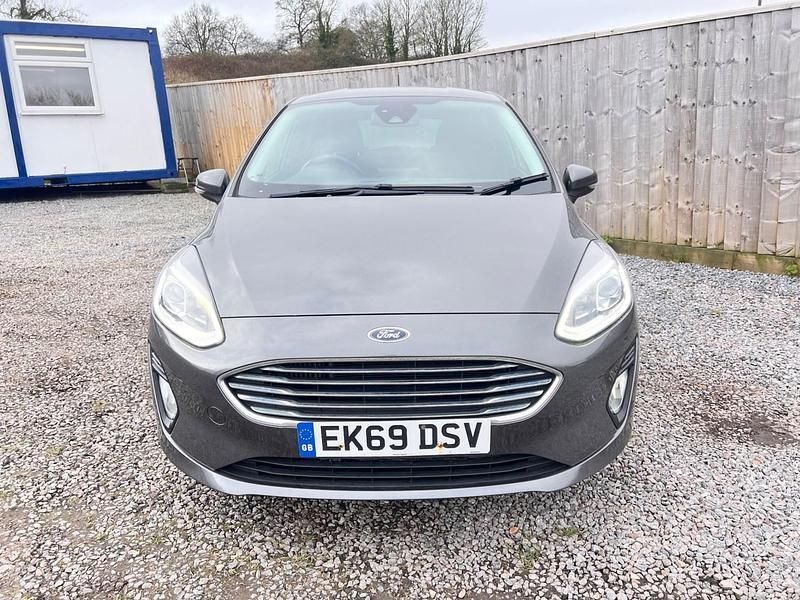 Begagnad Ford Fiesta Titanium 120 HK (88 kW) 2019 Grå Halvkombi