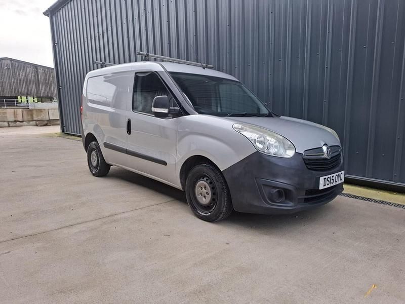 Used Vauxhall Combo 105 HP (77 kW) 2015 Silver MPV