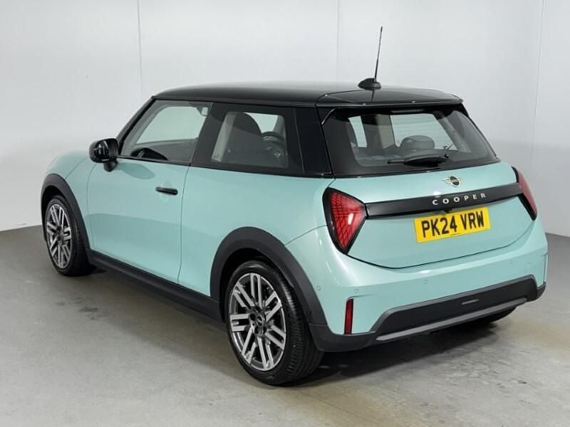 Used Mini Cooper Hatch 154 HP (113 kW) 2024 Green Hatchback