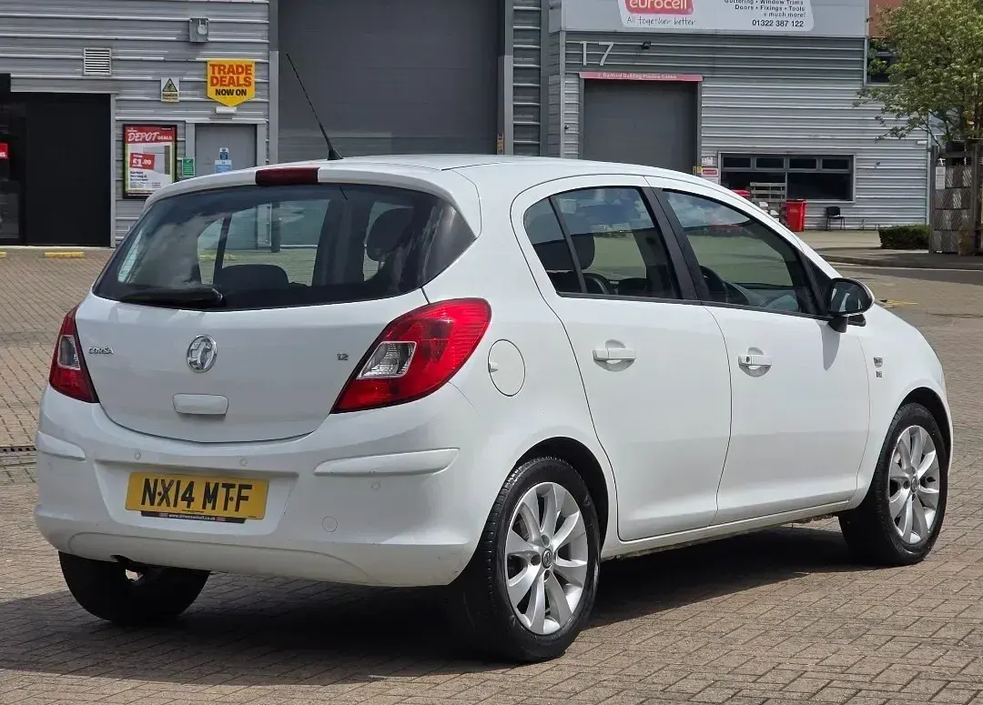 Used Vauxhall Corsa Design Edition 2014 White Hatchback