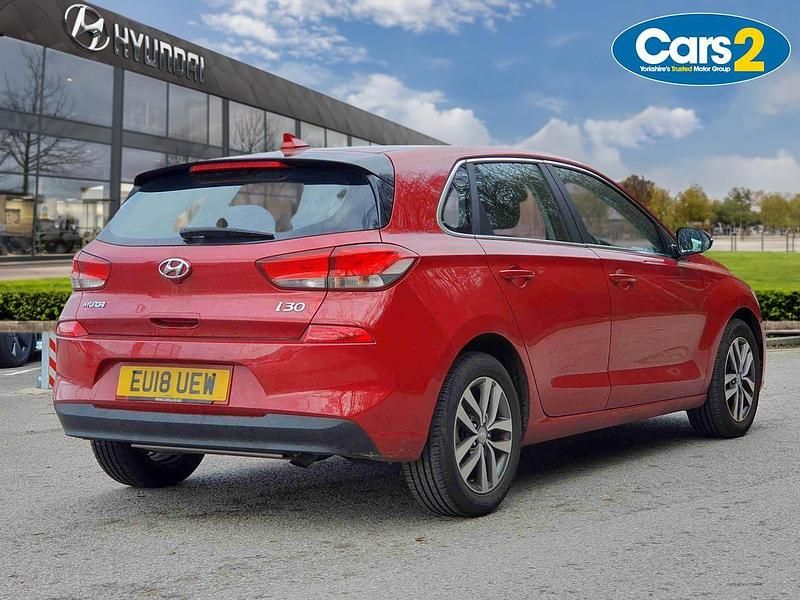 Used Hyundai i30 SE 117 HP (86 kW) 2018 Red Hatchback