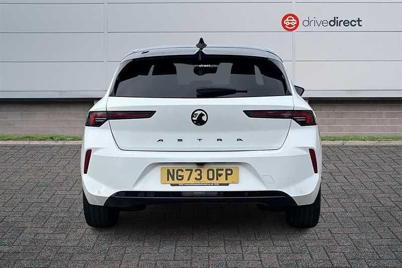 Used Vauxhall Astra S 131 HP (96 kW) 2024 White Hatchback