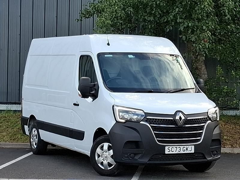 White Used 2023 Renault Master Business Van | £17,298 (Good price) - Image 1/4