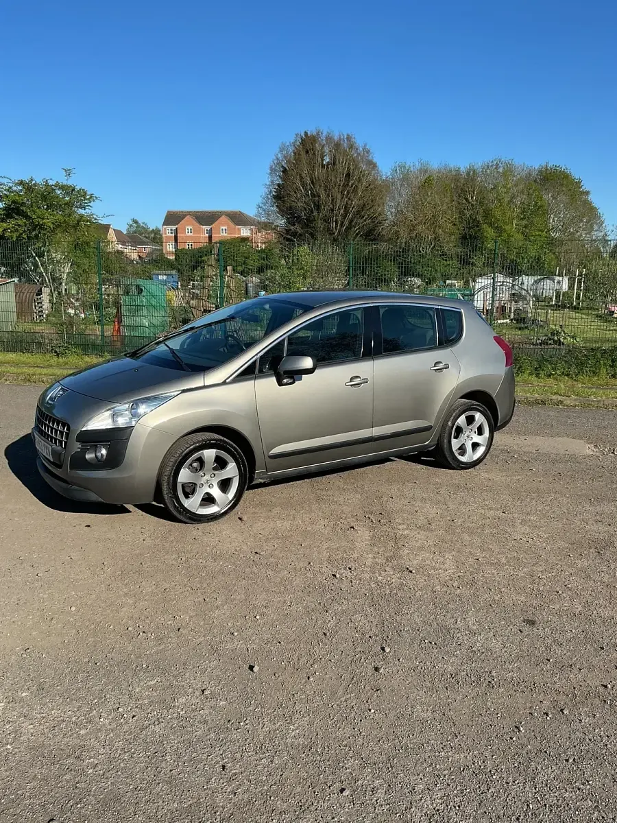 Usado Peugeot 3008 Active 2013 Gris Familiar