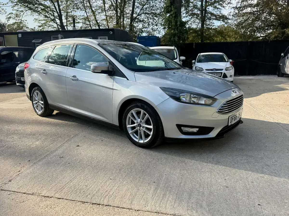 Used Ford Focus Zetec 125 HP (91 kW) 2016 Silver Estate