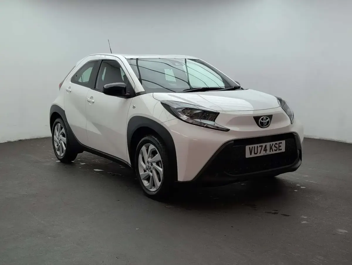 Used Toyota Aygo X X-pure 72 HP (52 kW) 2024 White SUV