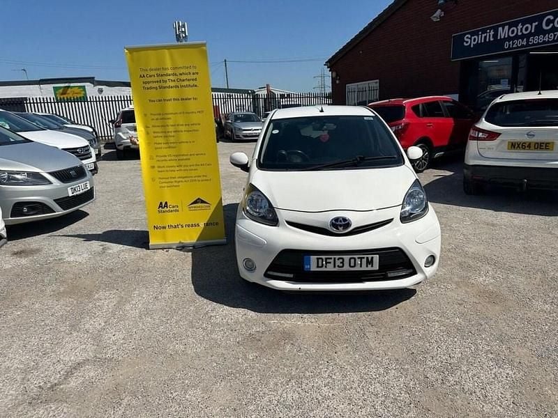 White Used 2013 Toyota Aygo Hatchback | £3,650 (Fair price) - Image 1/4