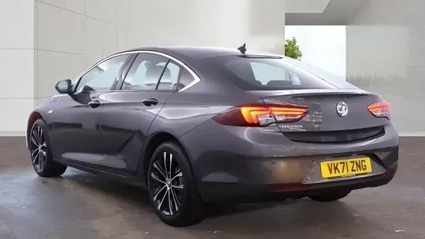 Używany Vauxhall Insignia Edition 122 KM (89 kW) 2022 Szary Hatchback