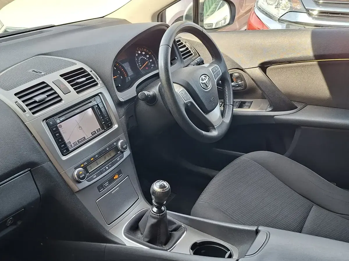 Used Toyota Avensis 147 HP (108 kW) 2010 Silver Estate